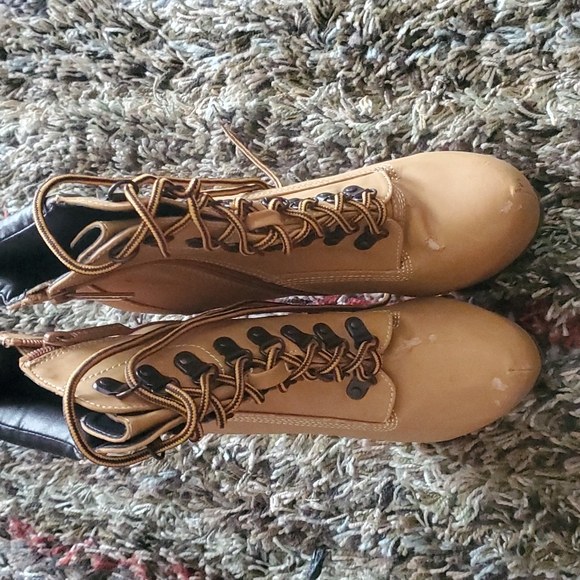 Shoes - Picture 4 of 4